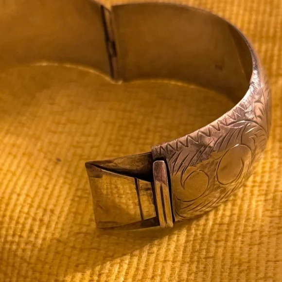Antique Victorian/Art Deco Etched Sterling Bangle w/ Clasp - Picture 5 of 15